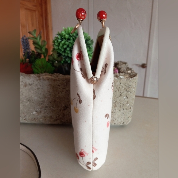 Coach Cherries Kisslock Frame Crossbody RARE!! - Picture 8 of 14